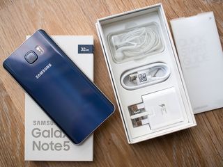 Galaxy Note 5 in box
