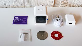 Roku Indoor Camera SE box contents