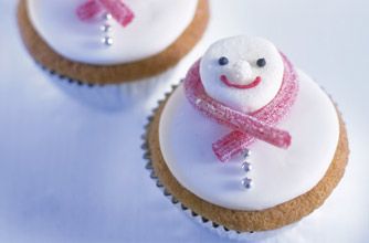 Annabel Karmel's snowman cupcakes