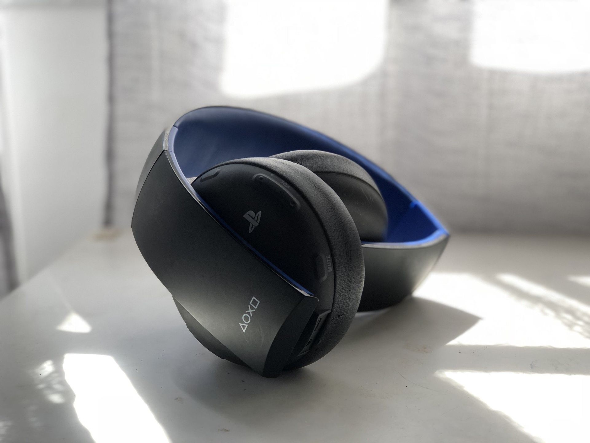 PlayStation Platinum Wireless Headset vs. PlayStation Gold Wireless