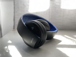 Can you use sony headphones on shop ps4