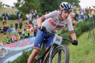 Tom Pidcock riding to victory at the 2022 European Championship