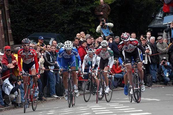 The break arrives at the foot of a climb