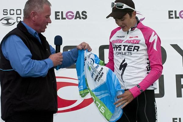 James Williamson (Hyster-Total Rush) is presented with his Fonterra Rising Star jersey for the best under 21 rider on the GC.