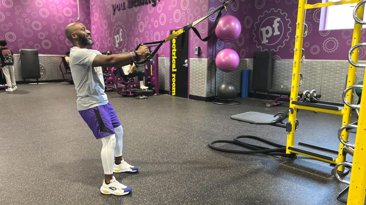 Teddy Savage starting a TRX squat jump