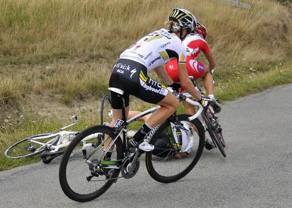 Judith Arndt of HTC Highroad narrowly misses a fallen rider.
