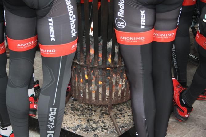 RadioShack riders do their best to keep warm
