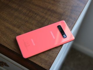 Samsung Galaxy S10 in Flamingo Pink