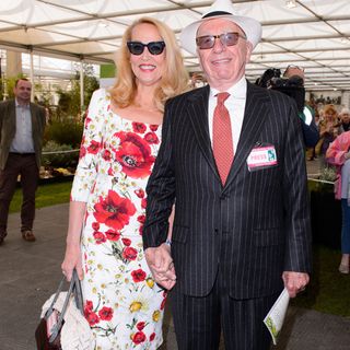 jerry hall in floral dress with rupert murdoch