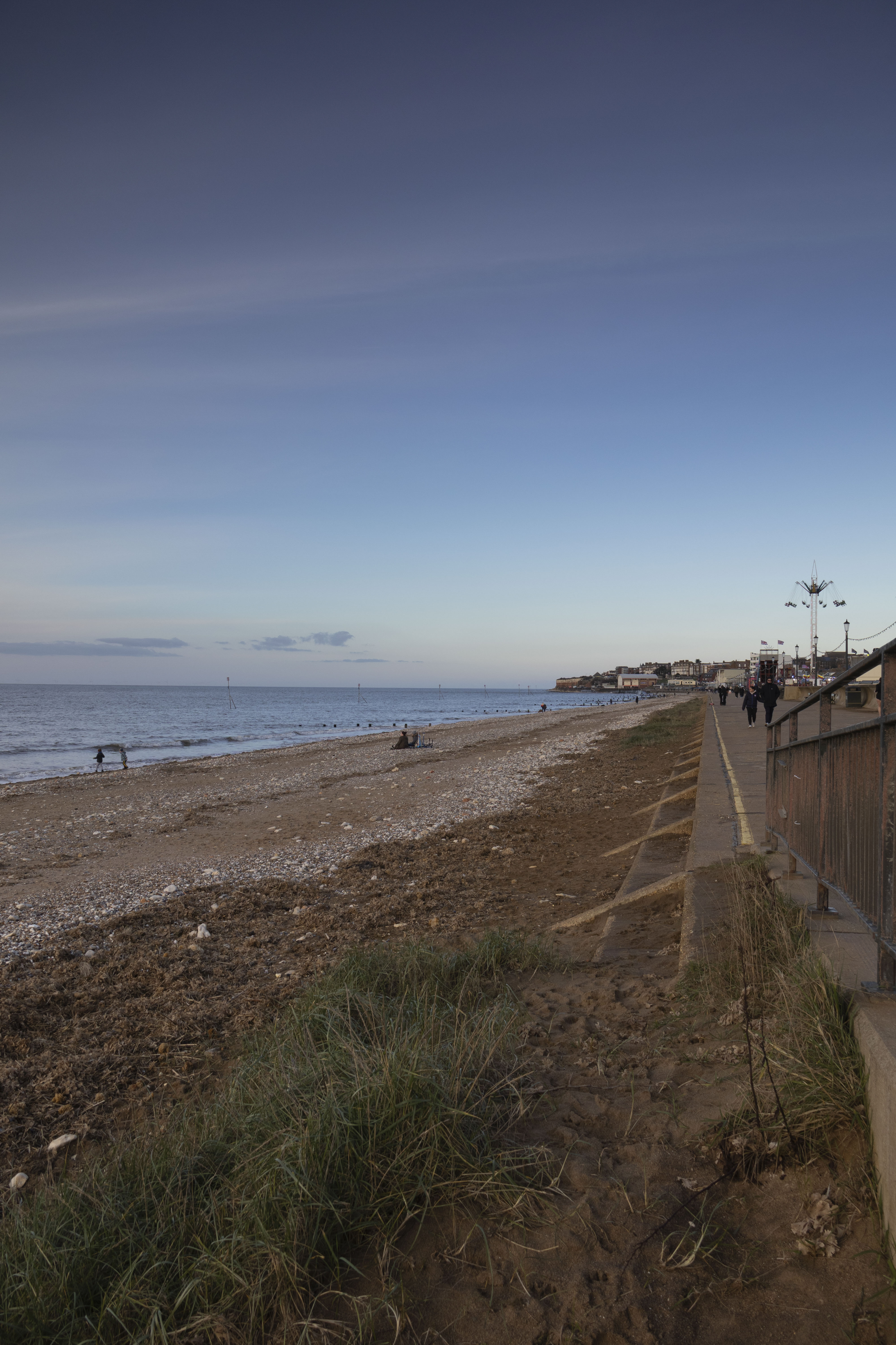 LEE85 GND test shot taken at a beach promenade