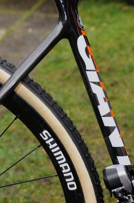 We've seen these Shimano 35mm 28 hole carbon tubular rims before, but they still have no name and they're still a mystery