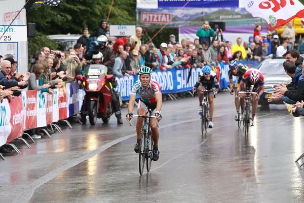 Philippe Gilbert (Omega Pharma-Lotto) bested Niki Terpstra (Quick Step) and Ramunas Navardauskas (Garmin-Cervelo) for the victory.