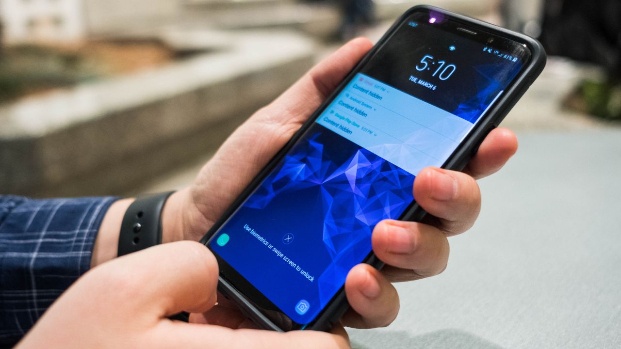Holding it up straight is a must &ndash; Apple's 3D TrueDepth camera is better for this reason