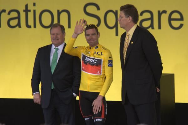 Evans waves to the crowd
