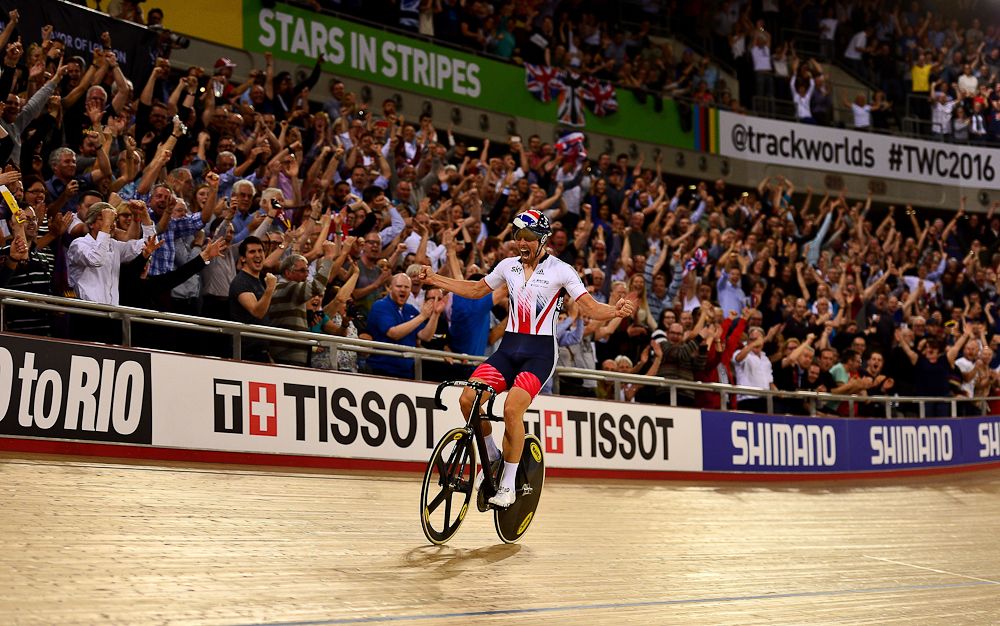Jonathan Dibben of Great Britain celebrates after winning the final of the Mens Points Race