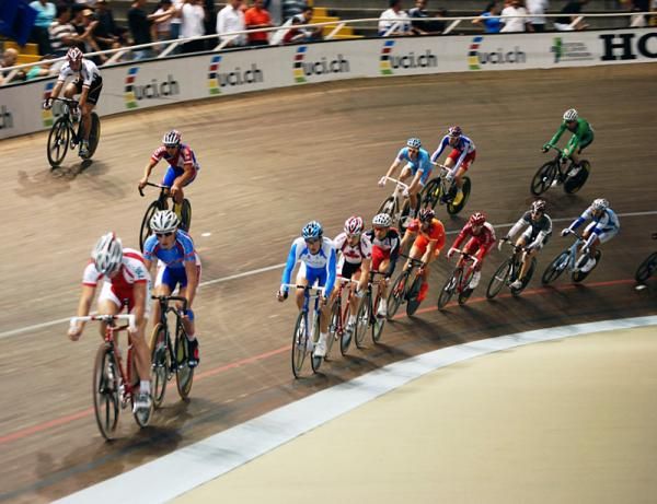 Action in the men' s points race final.
