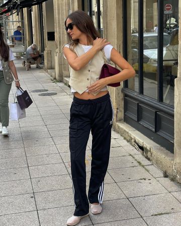 8 Inspiring Outfit Ideas Featuring Adidas Track Pants and Ballet Flats ...