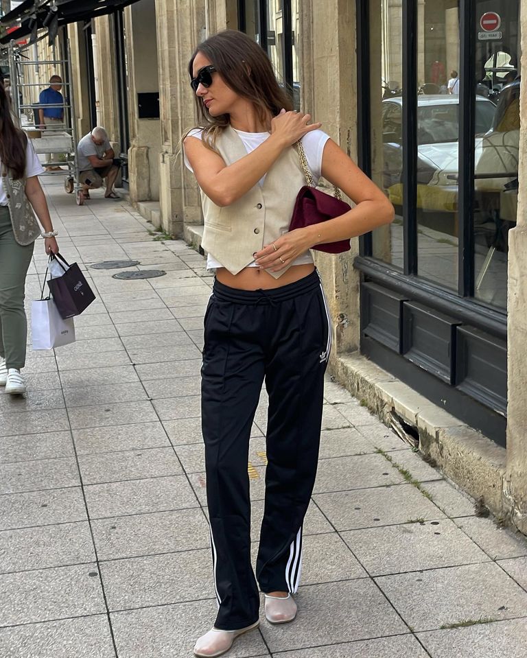 8 Inspiring Outfit Ideas Featuring Adidas Track Pants and Ballet Flats ...