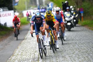 The peloton continue cobbled Classics season at Wednesday's Dwars door Vlaanderen