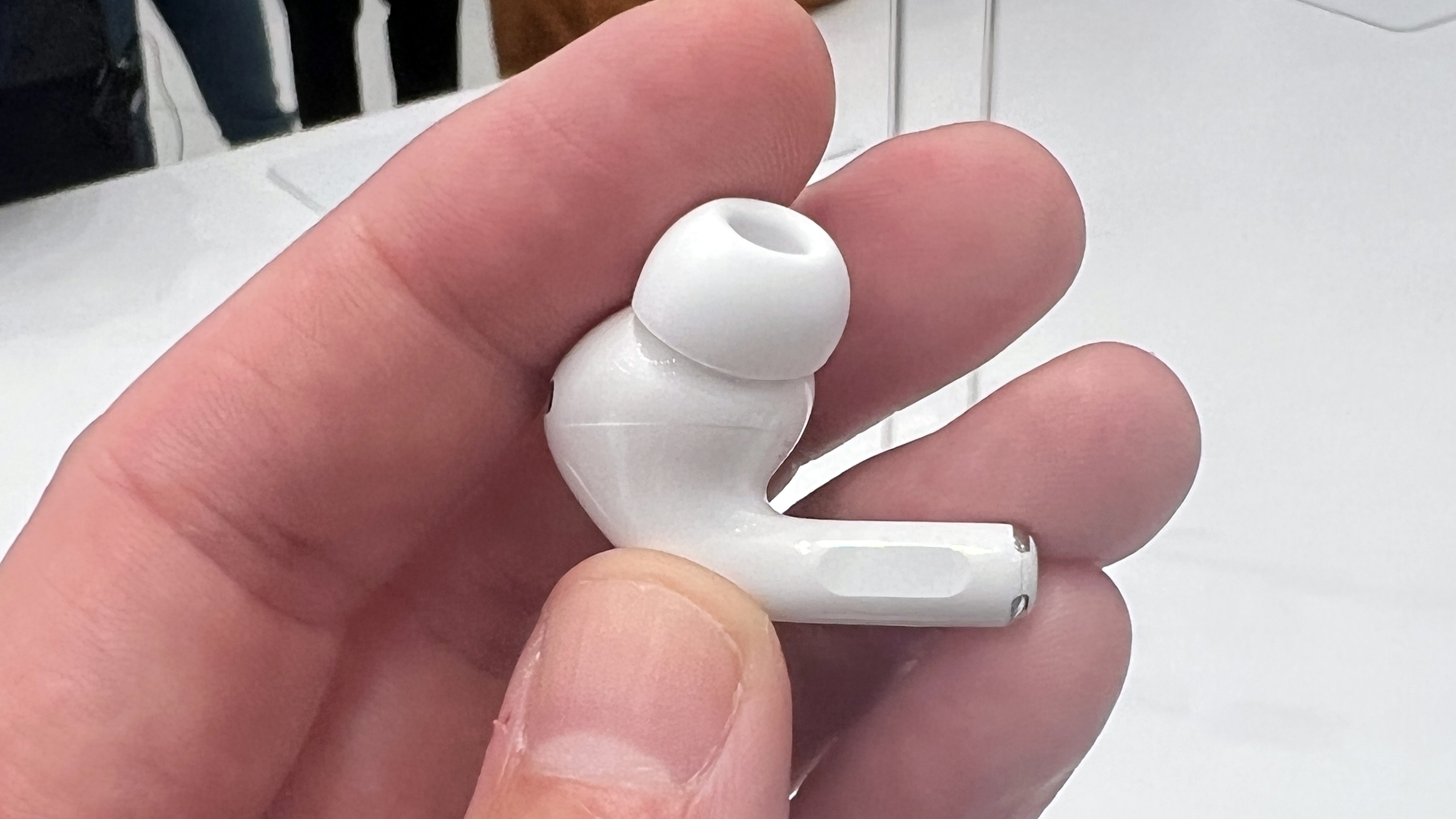 Изображение AirPods Pro 2 в действии во время запуска