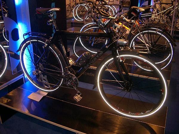 Is this the ultimate sport and leisure bike? The carbon framed TerraLinerCarbolite coast almost as much as their racing bikes!