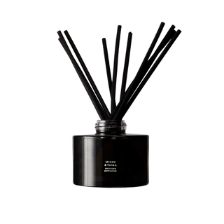 Black reed diffuser