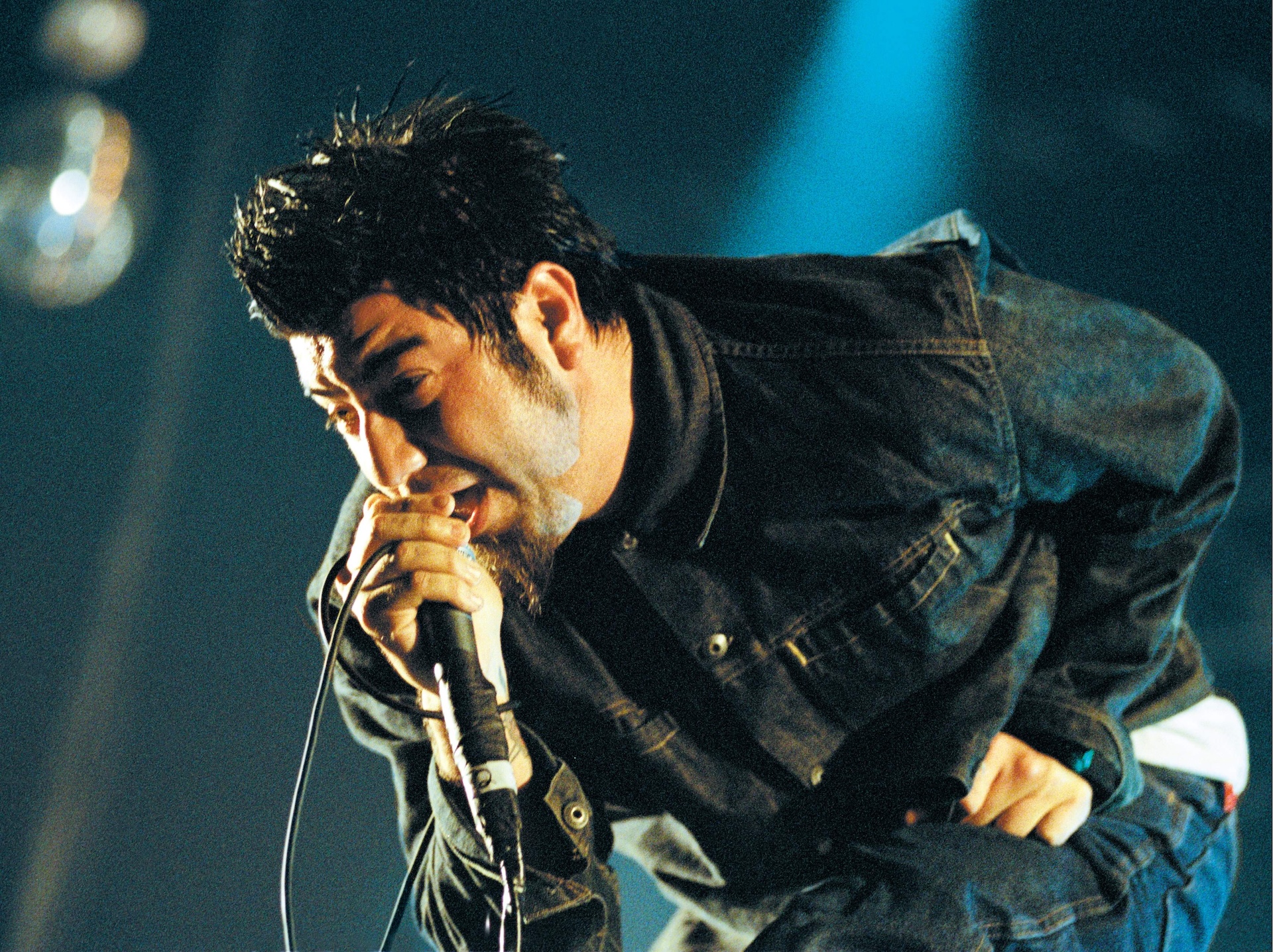 Deftones Chino Moreno onstage in 2001