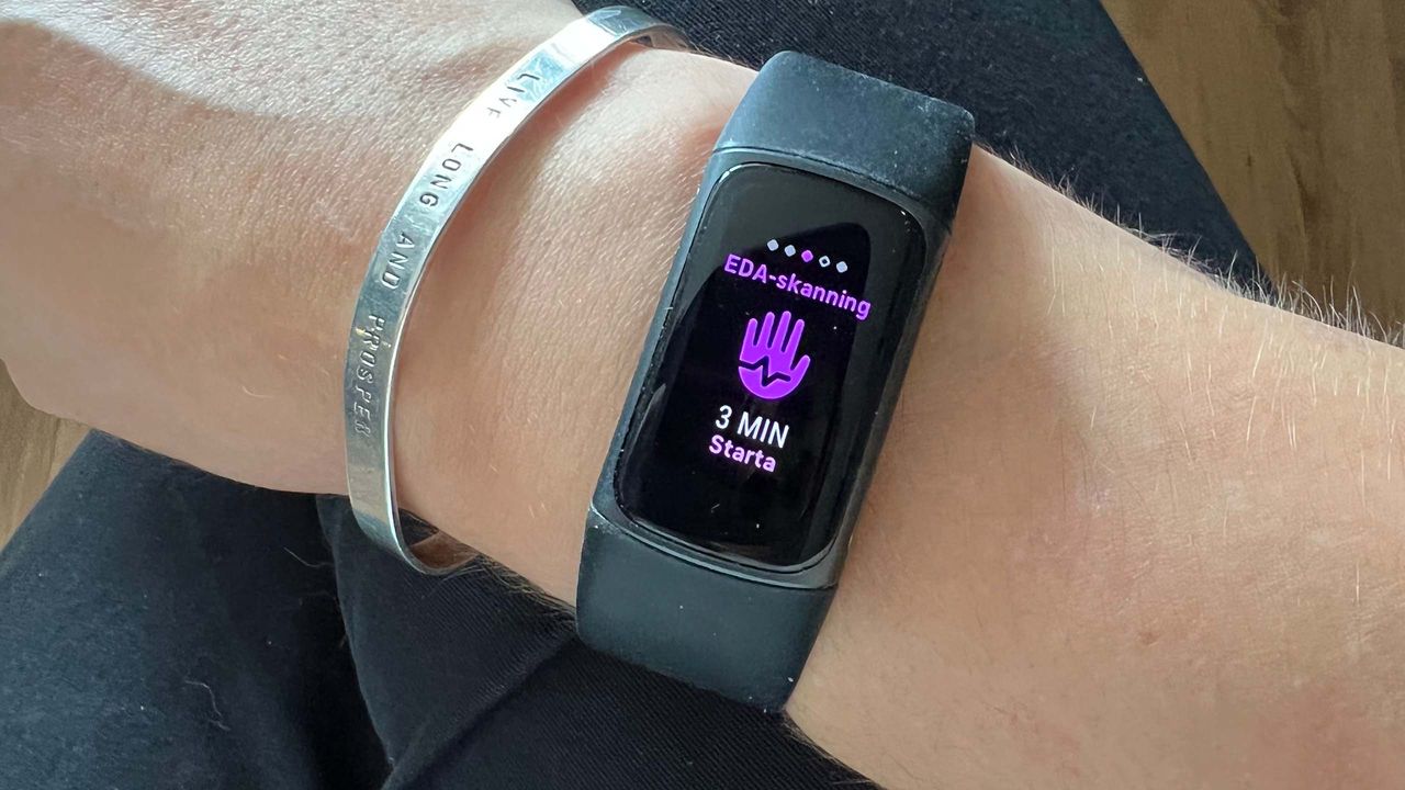 Fitbit Charge 5