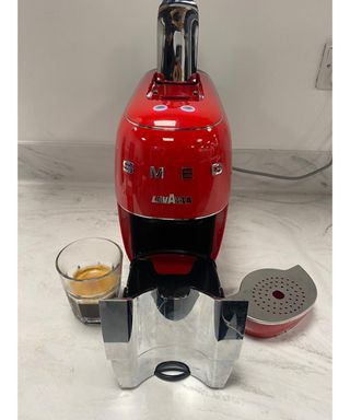 Lavazza A Modo Mio Smeg Review : A glamourous pod coffee machine
