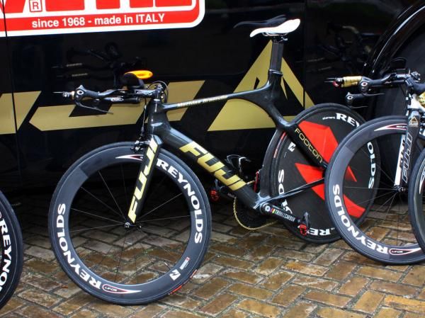 Footon-Servetto rider Mathias Braendle is providing feedback on this new 4000 time trial frame for Fuji's sister company, Kestrel.