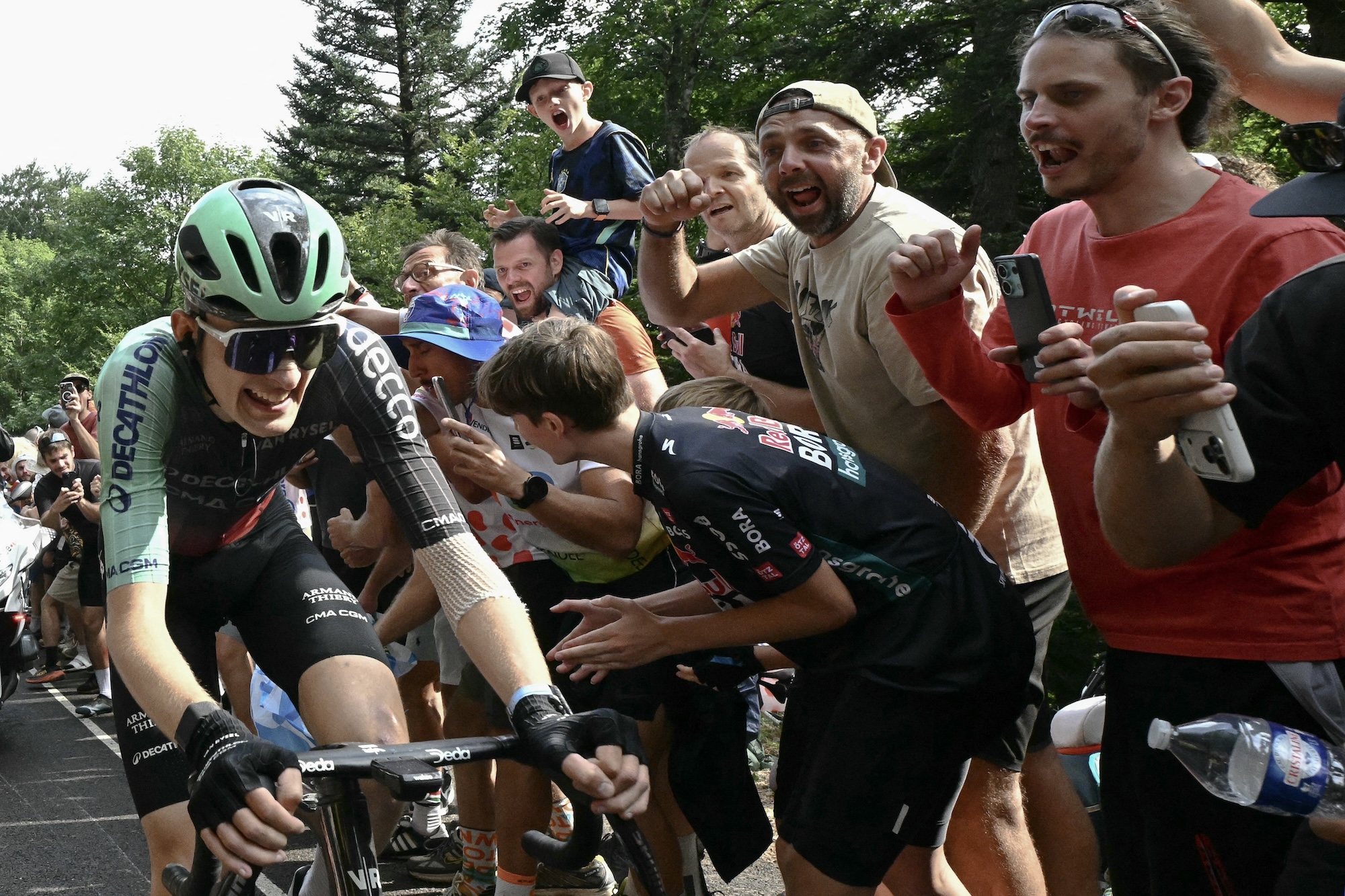 Huge crowds on Col du Haag cheer on Paul Seixas (Decathlon CMA CGM)
