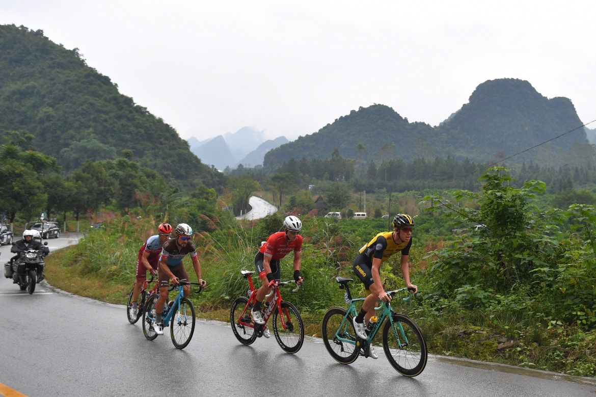 The breakaway plugs away under the wet conditions