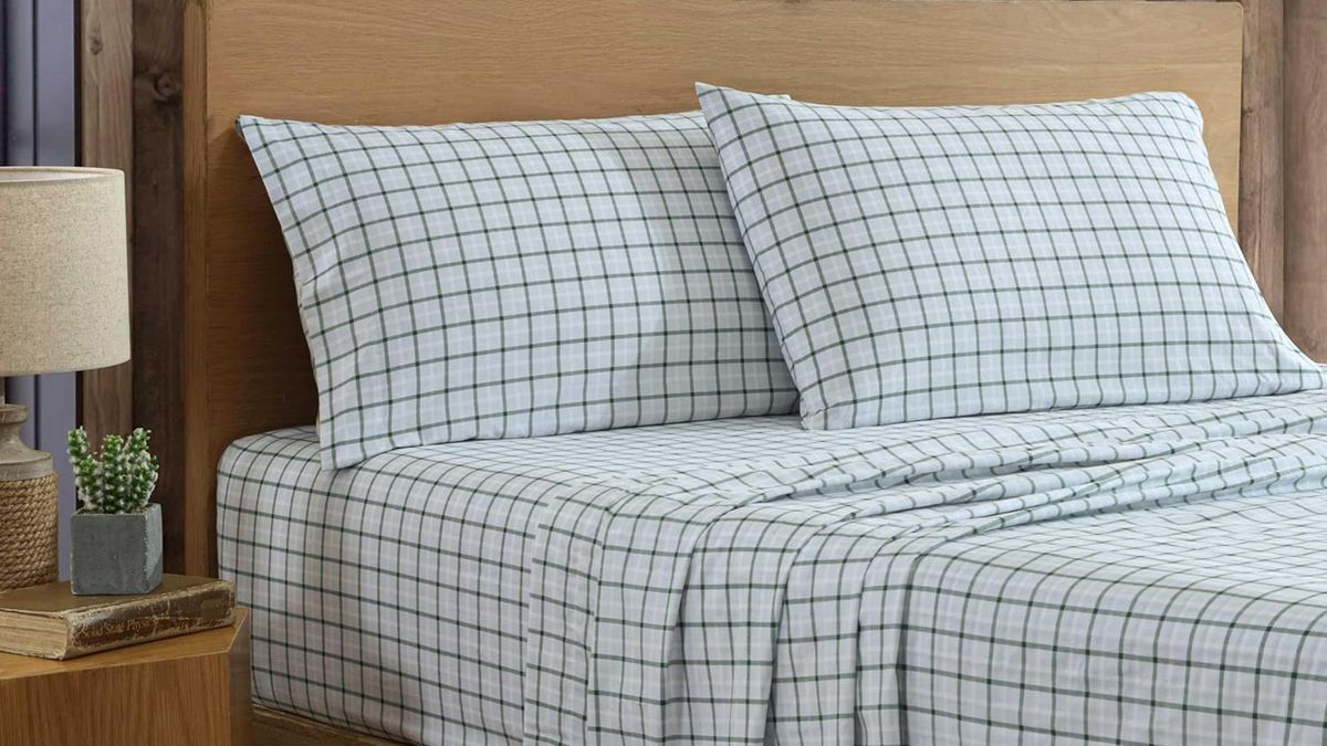 Eddie Bauer Plaid Cotton Percale Bedding Set in Green and White