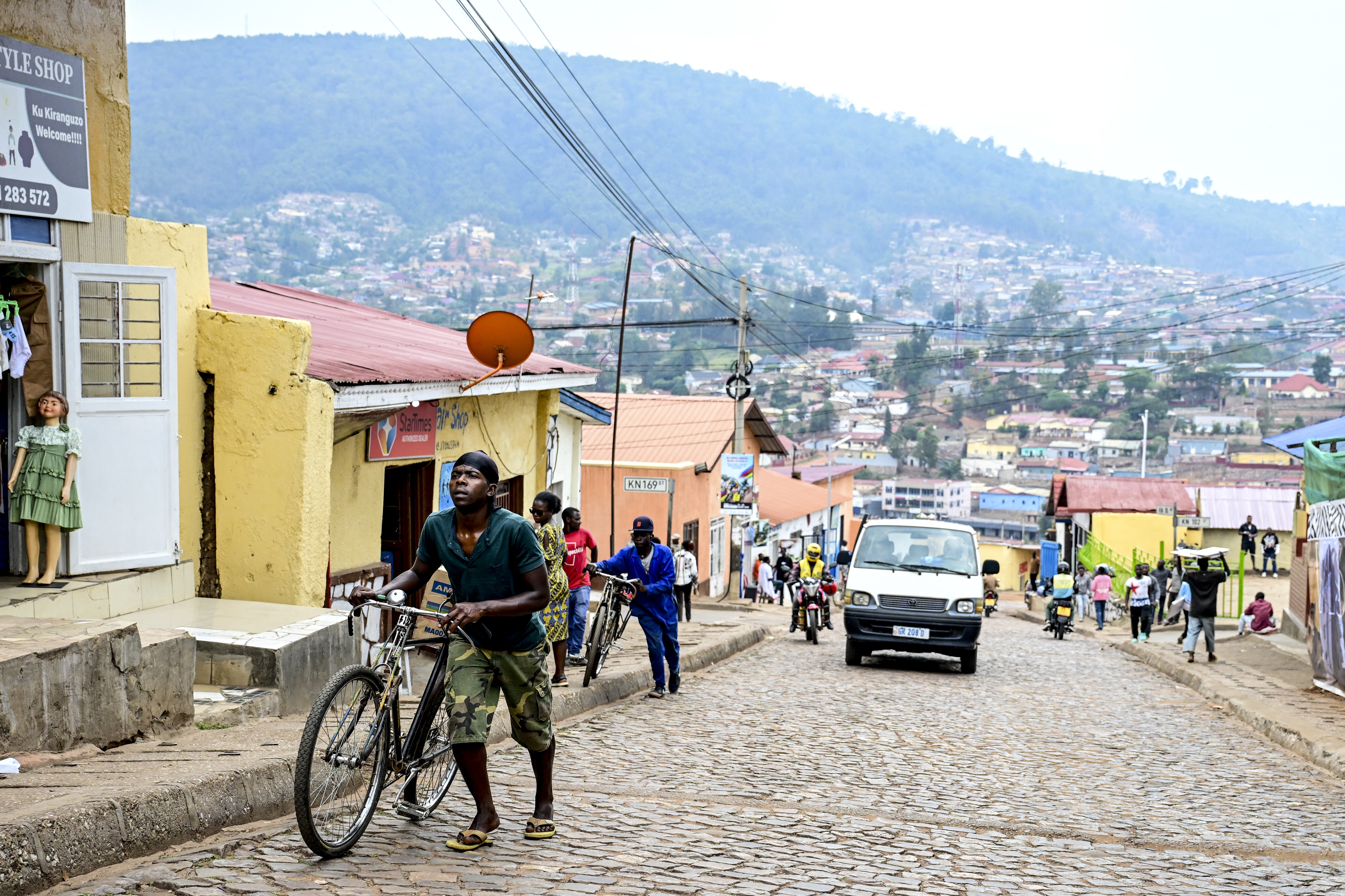 The &#039;Mur de Kigali&#039; climb in Kigali, Rwanda, a cobbled street, with locals walking up it