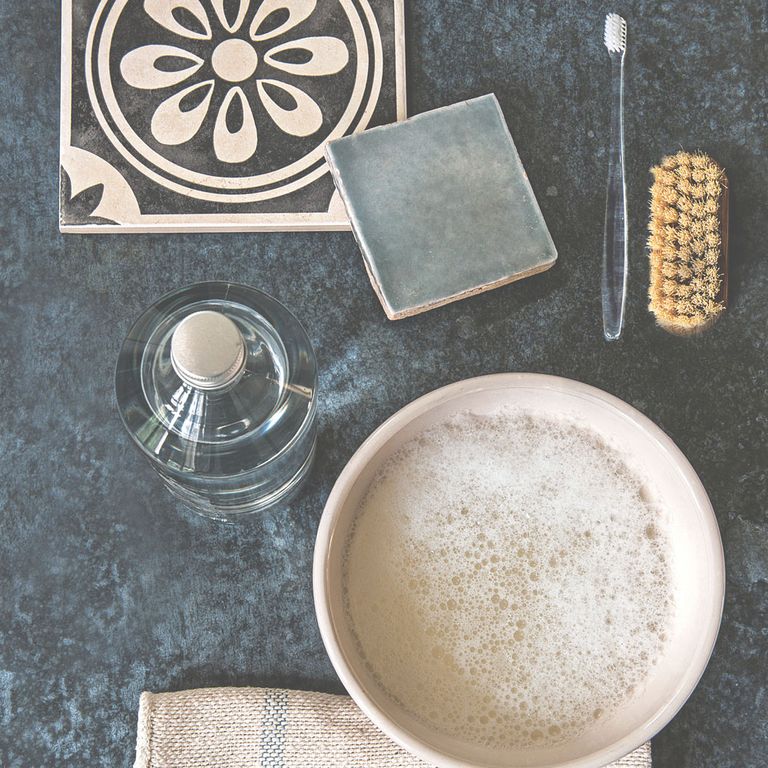 10 ways to use white vinegar for cleaning bathrooms Ideal Home