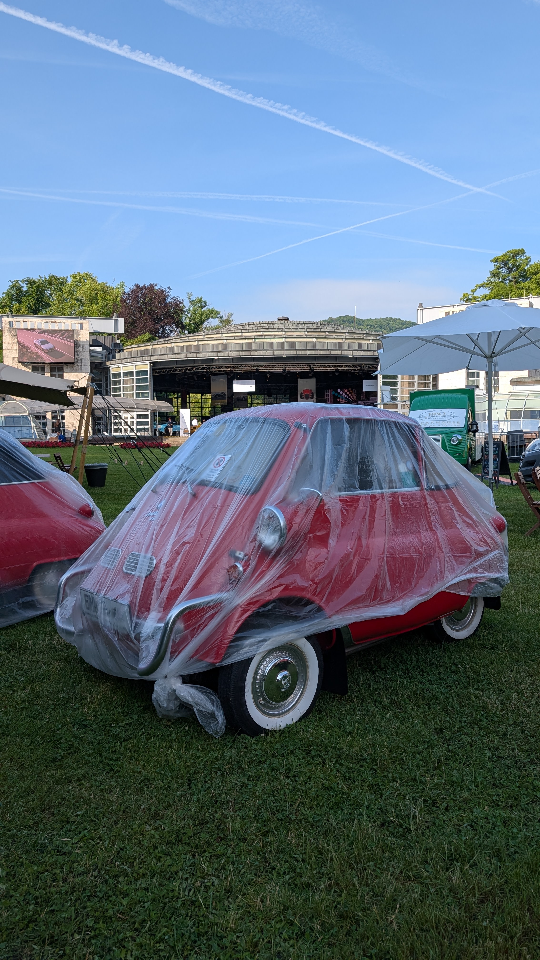 Bubble wrap: 1957 BMW Isetta 300 Export Cabriolet Landaulet
