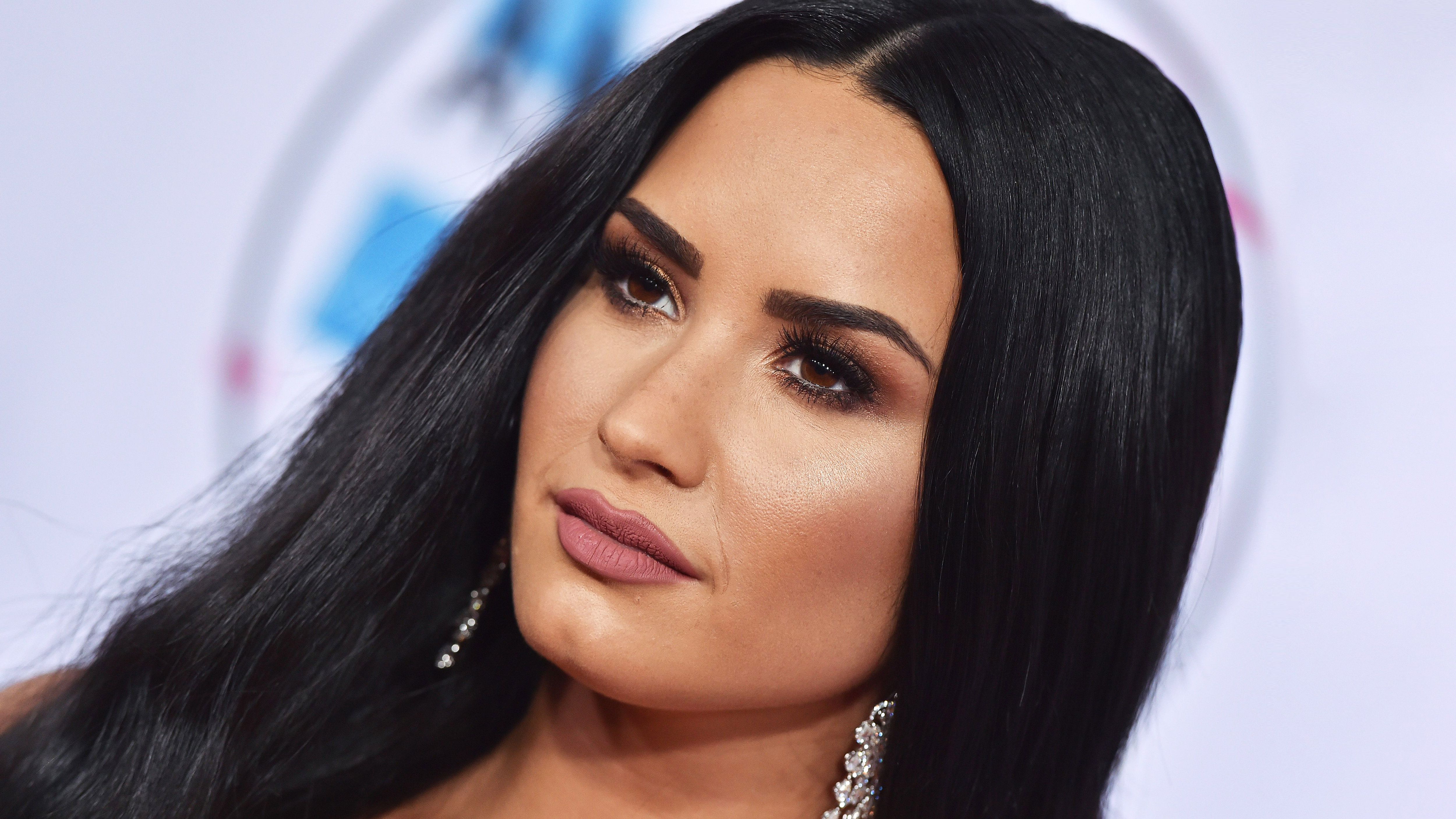 Hair, Face, Eyebrow, Black hair, Hairstyle, Lip, Skin, Chin, Cheek, Beauty,
