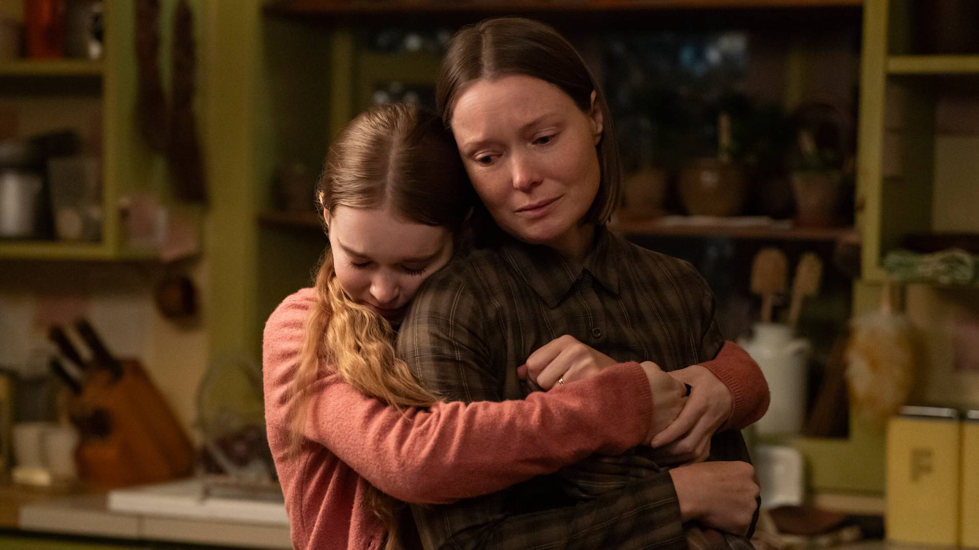 Summer Howell as Carrie White and Samantha Sloyan as Margaret White in Carrie TV show