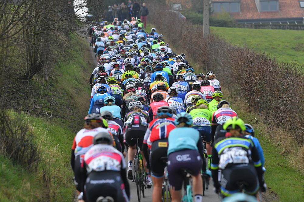 The field climbs at Gent-Wevelgem Women's WorldTour 2018