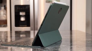 OnePlus Pad med magnetic keyboard og pen