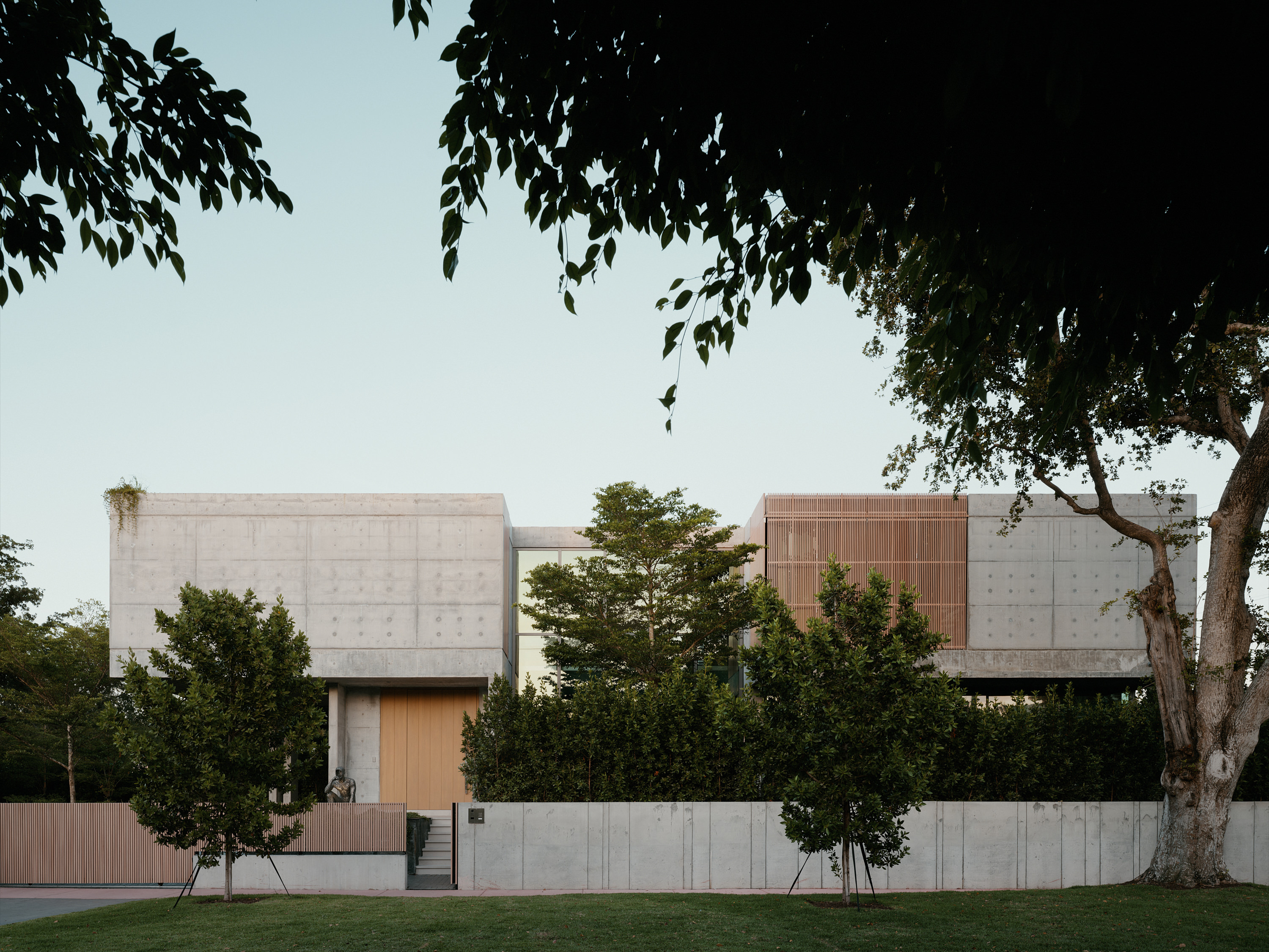 Miami house by studiokp2, a minimalist concrete building with clean surfaces and monumental volumes