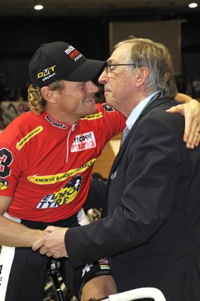 Bruno Risi thanks Patrick Sercu for years of support in the Gent Six Day