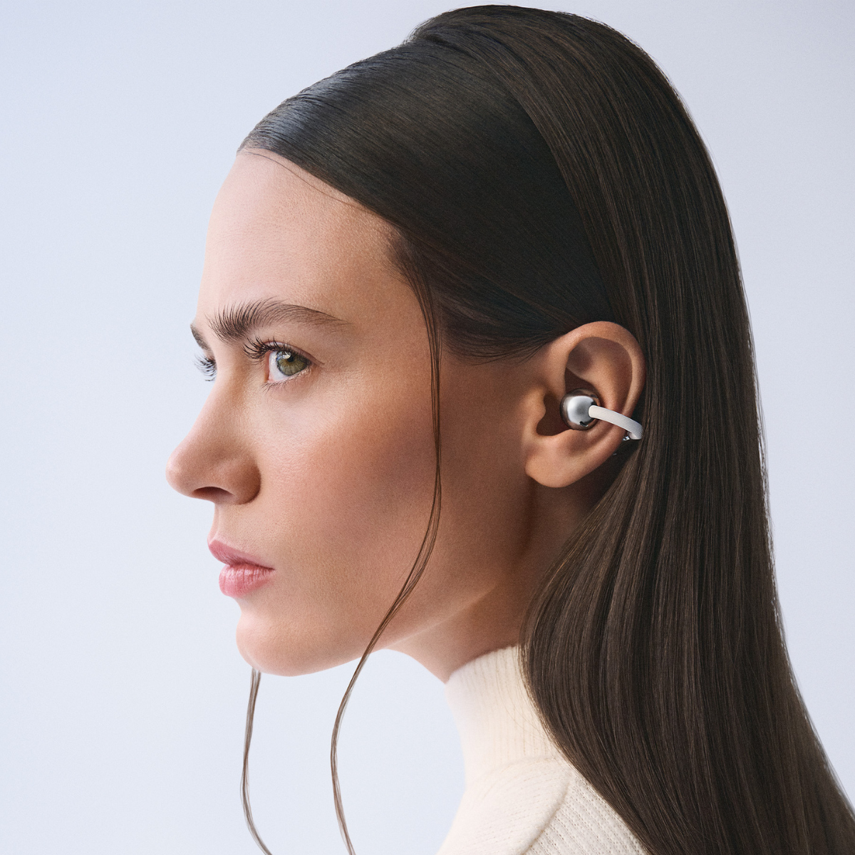 Female model wearing the Huawei FreeClip2 in blue.