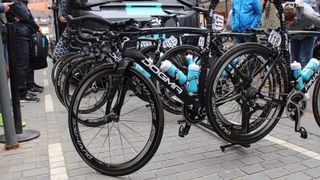 Ian Stannard's Pinarello Dogma K8-S with an unreleased hydraulic rear suspension system and HiRide internal lock-out system