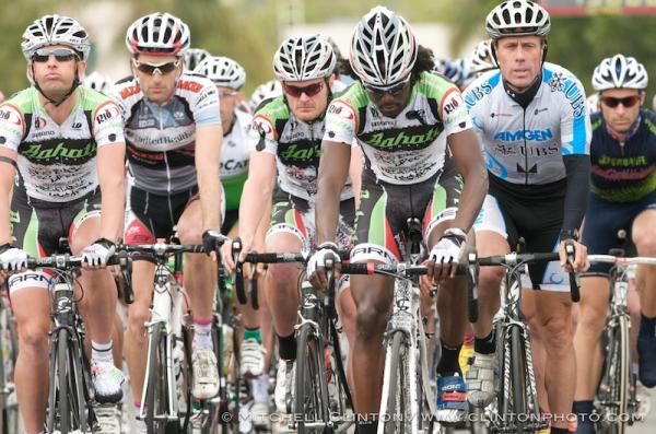 As a tribute to their teammate, Jorge Alvarado, team Bahati lead the first lap of the race