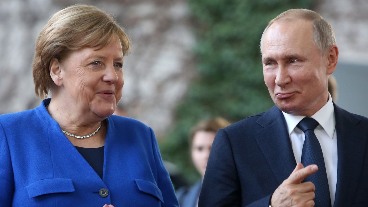 Angela Merkel and Vladimir Putin