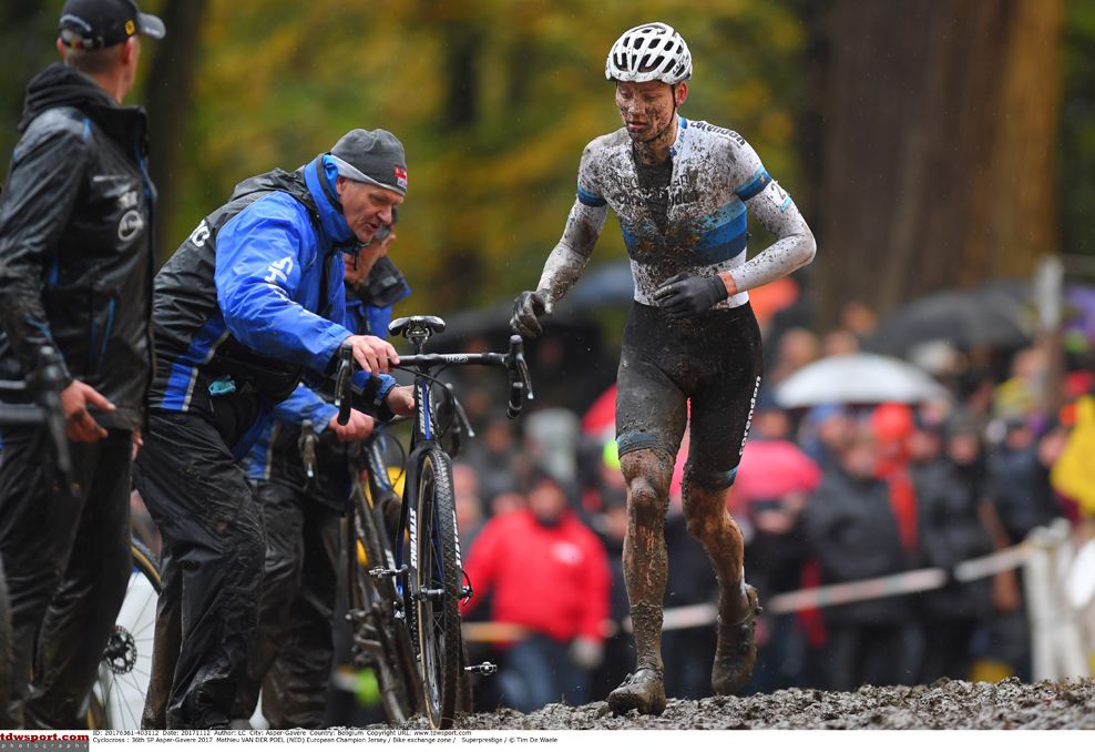 Mathieu Van Der Poel has a bike change