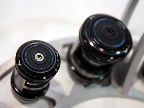 One cost-cutting measure on the 10-Series headset is the plastic top cap though you'd be hard pressed to tell at first glance - plus they're lighter than the aluminum ones!