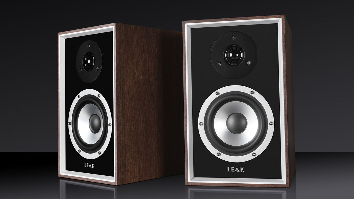 Various pictures of the LEAK Sandwich 100 speakers.