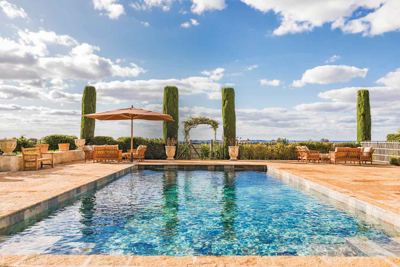 pool at Ch&amp;acirc;teau Troplong Mondot